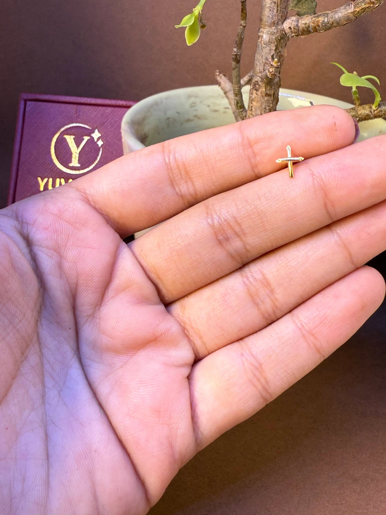 Cross Axis Gold Nose Pin – Simple 18K Nose Pin Gold Design for Women