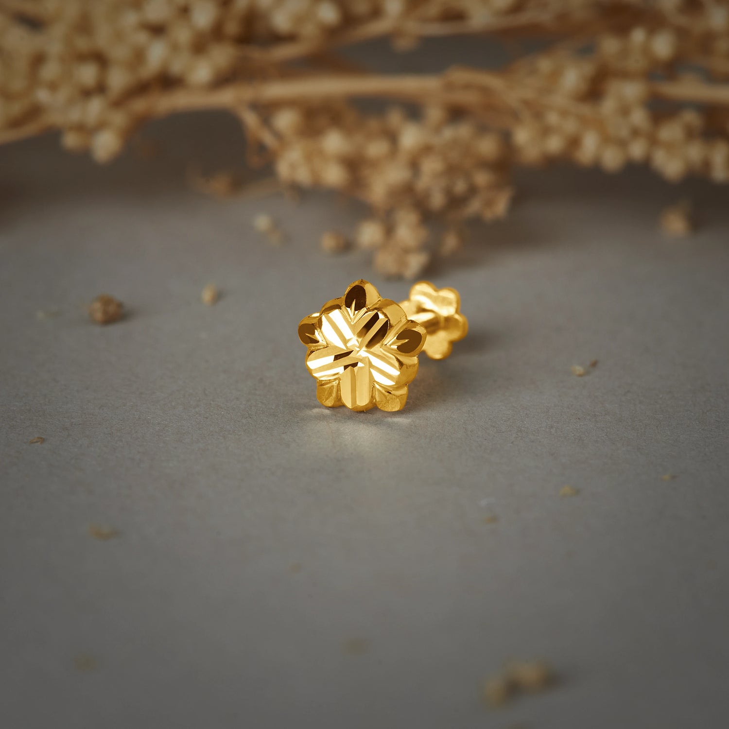 Five-Petal Bloom -- 18K Flower-Inspired Gold Ki Nose Pin
