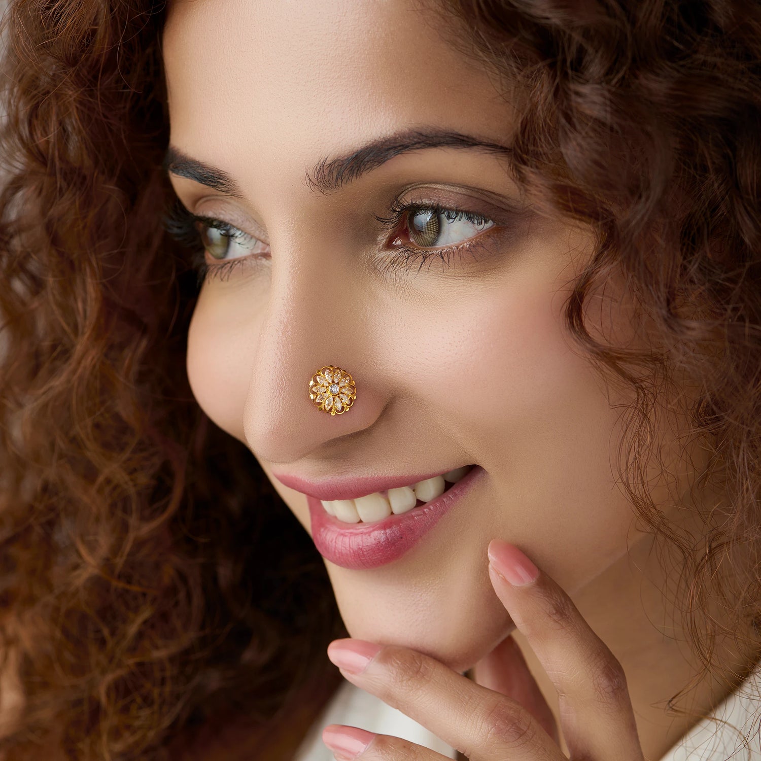 Floral Majesty 18K Stone Center Nose Pin Designs In Gold