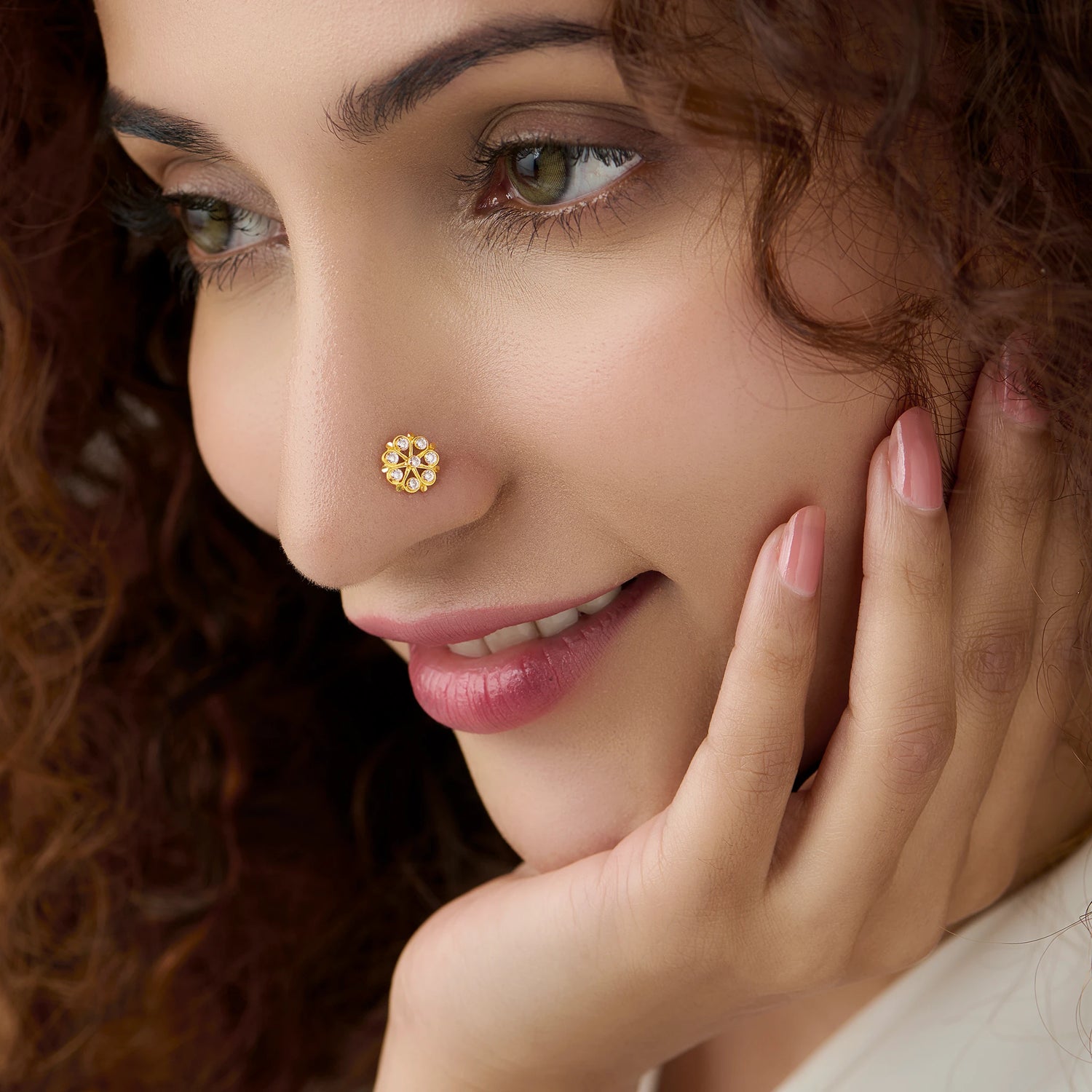 Emerald Wheel 18K Stone Gold Nose Pin For Women Online