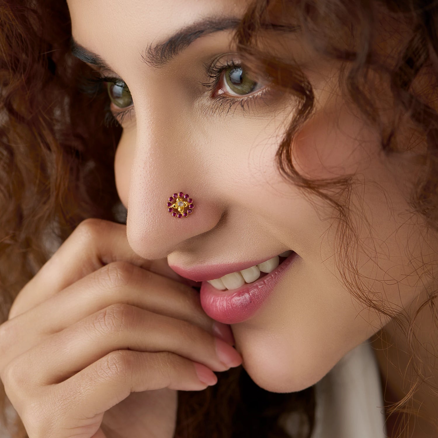 Circle Shine 18K Diamond-Inspired Gold Nose Pin Design For Women